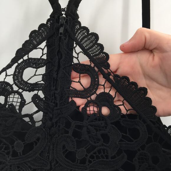 Row A Women Monique Lace Back Jumpsuit Spaghettis strap Size X-Large New - Picture 4 of 9